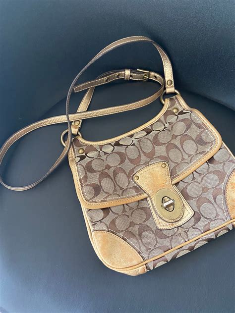 authenticate vintage coach handbags.